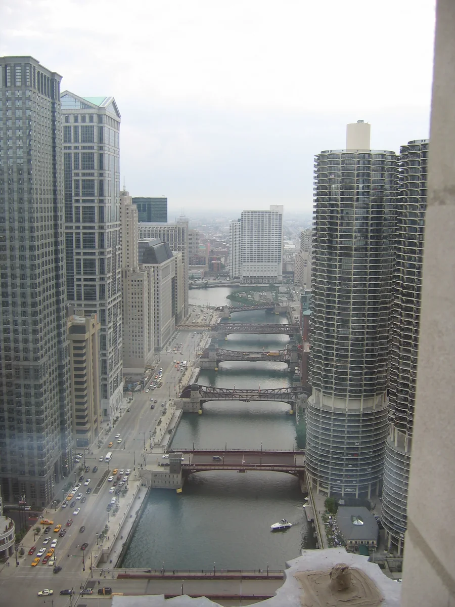 How to Read Chicago River Architecture from Street Level